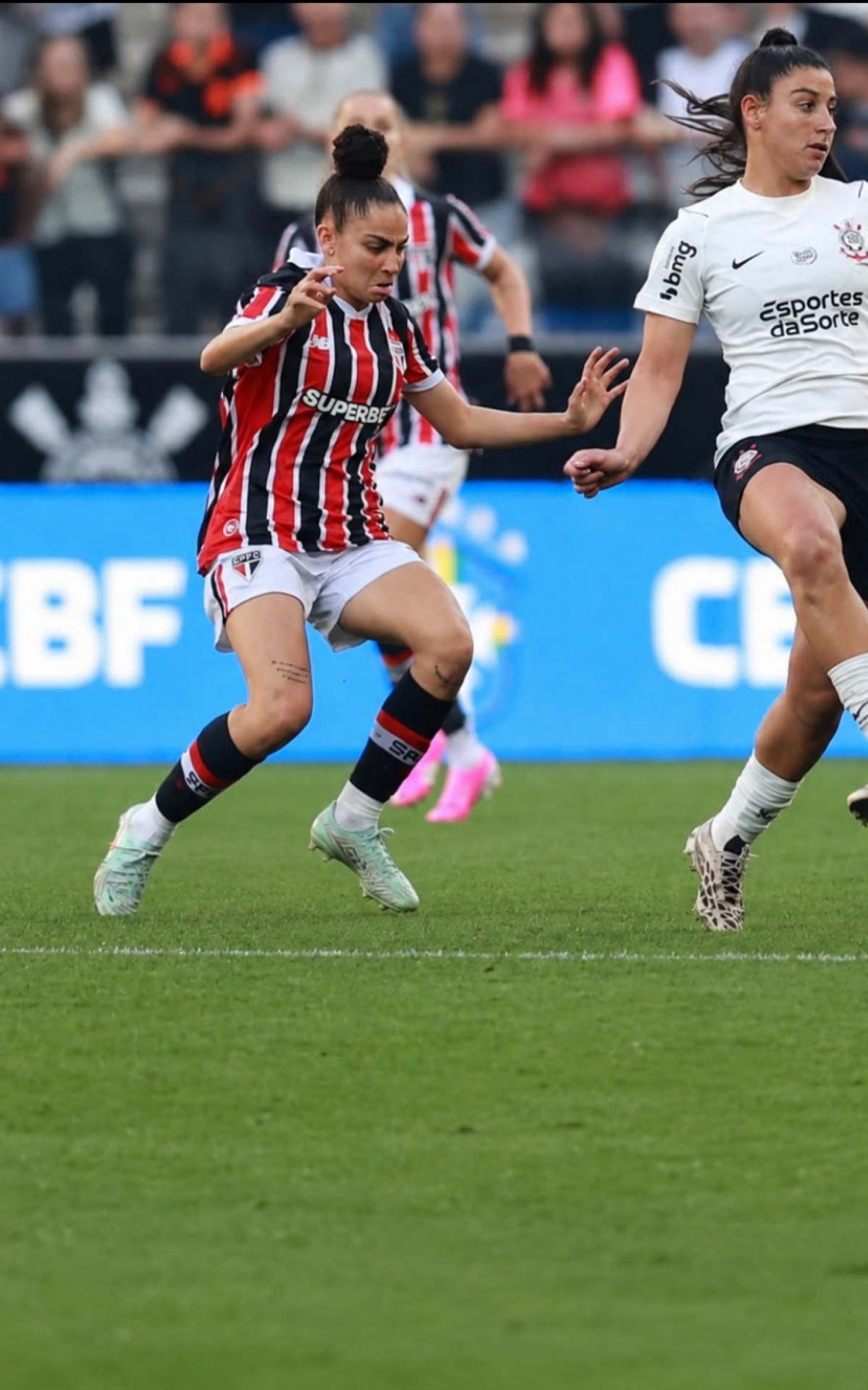 São Paulo vence Corinthians de virada e mantém liderança no Brasileirão 2026 – imagem do artigo