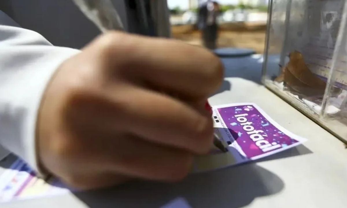 Lotofácil sorteia dezenas e prêmio estimado chega a R$ 2 milhões nesta quarta