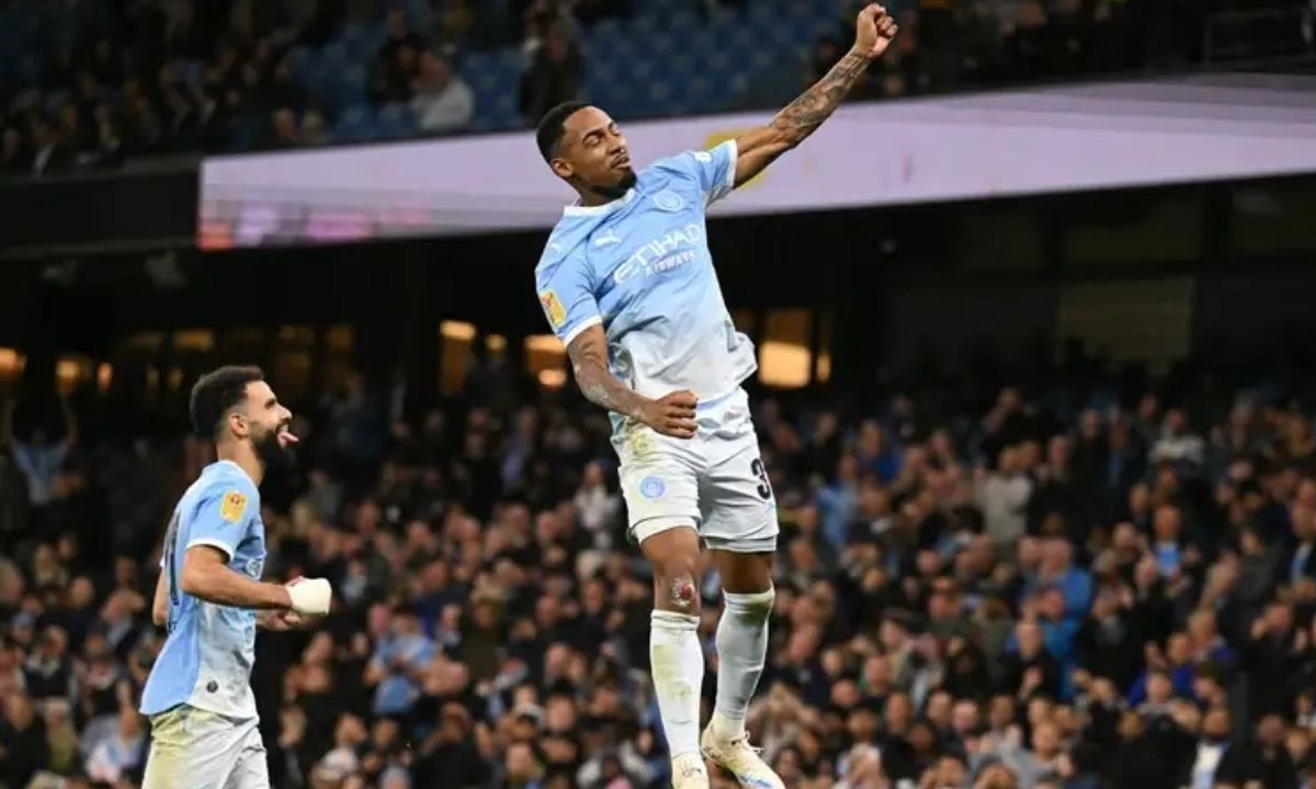 Manchester City atropela Norwich e avança com goleada nas oitavas da Copa da Liga Inglesa