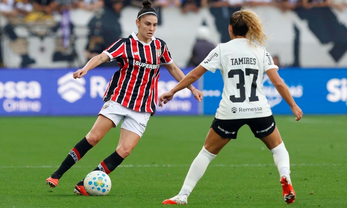 São Paulo surpreende e vence Corinthians de virada na primeira final do Brasileirão