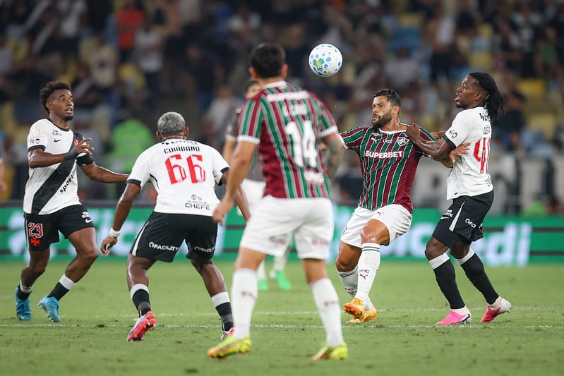 Fluminense e Vasco se enfrentam no Maracanã em duelo decisivo pelo Brasileirão