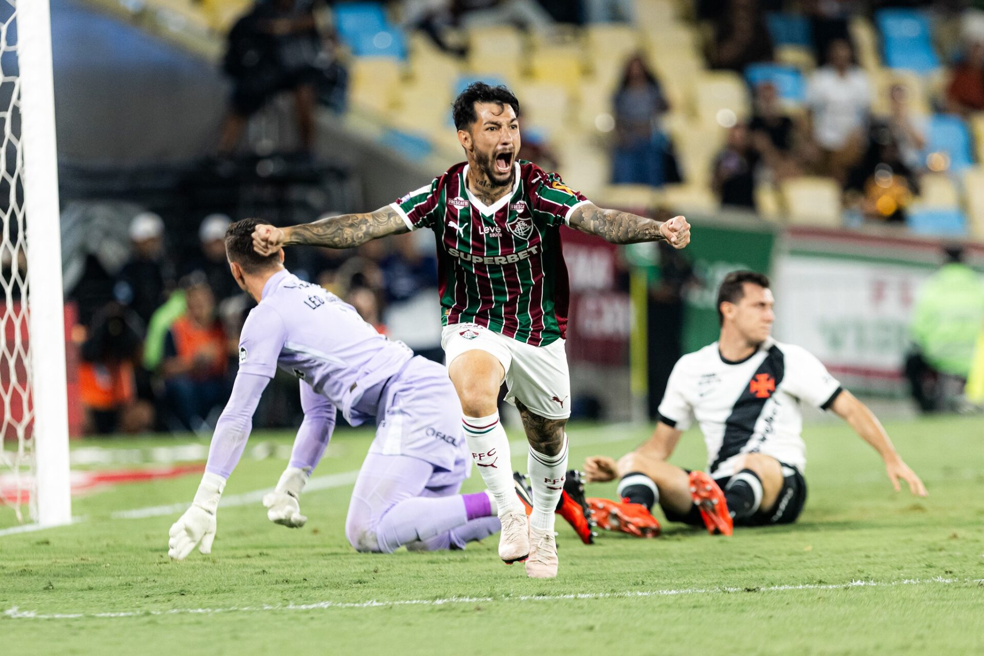 Fluminense e Vasco protagonizam clássico eletrizante com polêmica e emoção no Maracanã
