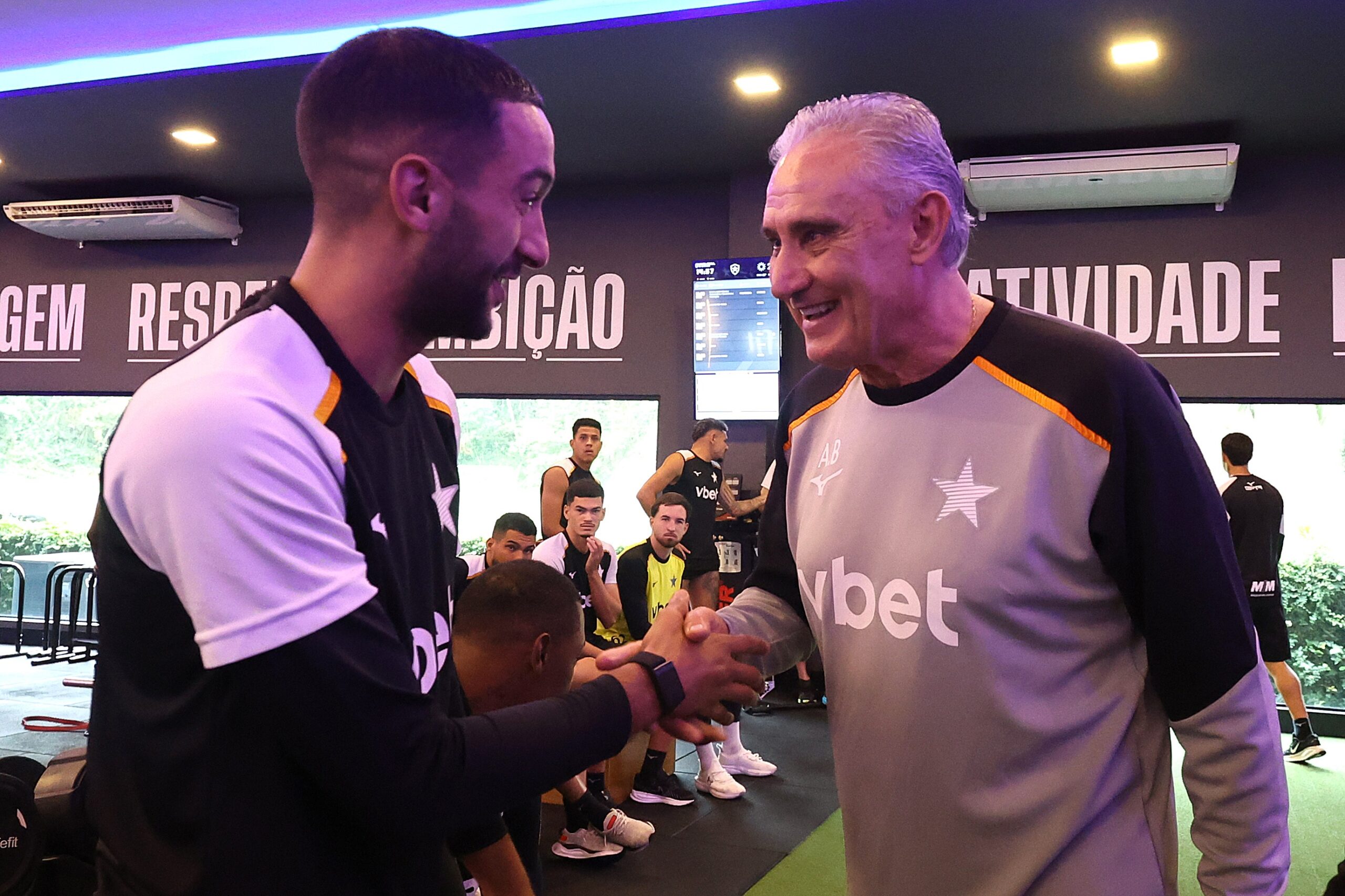 Botafogo garante regularização de Ziyech a tempo do jogo contra Mirassol
