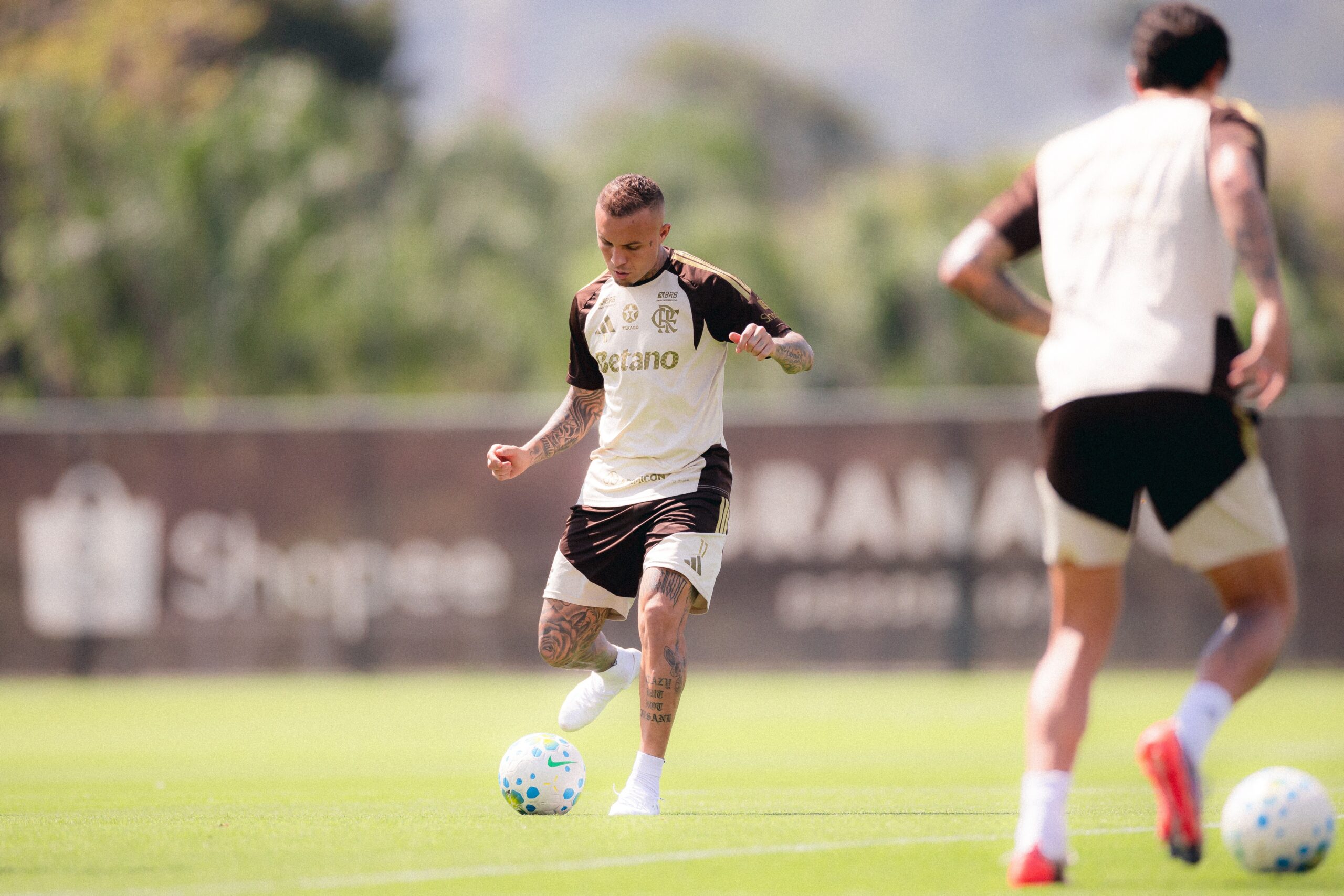 Everton Cebolinha rejeita oferta milionária do Botafogo e mantém planos na Europa