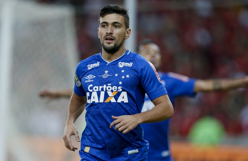Cruzeiro surpreende e fecha negociação de última hora com Flamengo e clubes internacionais