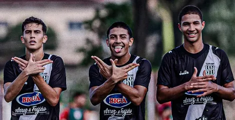 Futebol agita quinta-feira com jogos eletrizantes no Brasil e no exterior