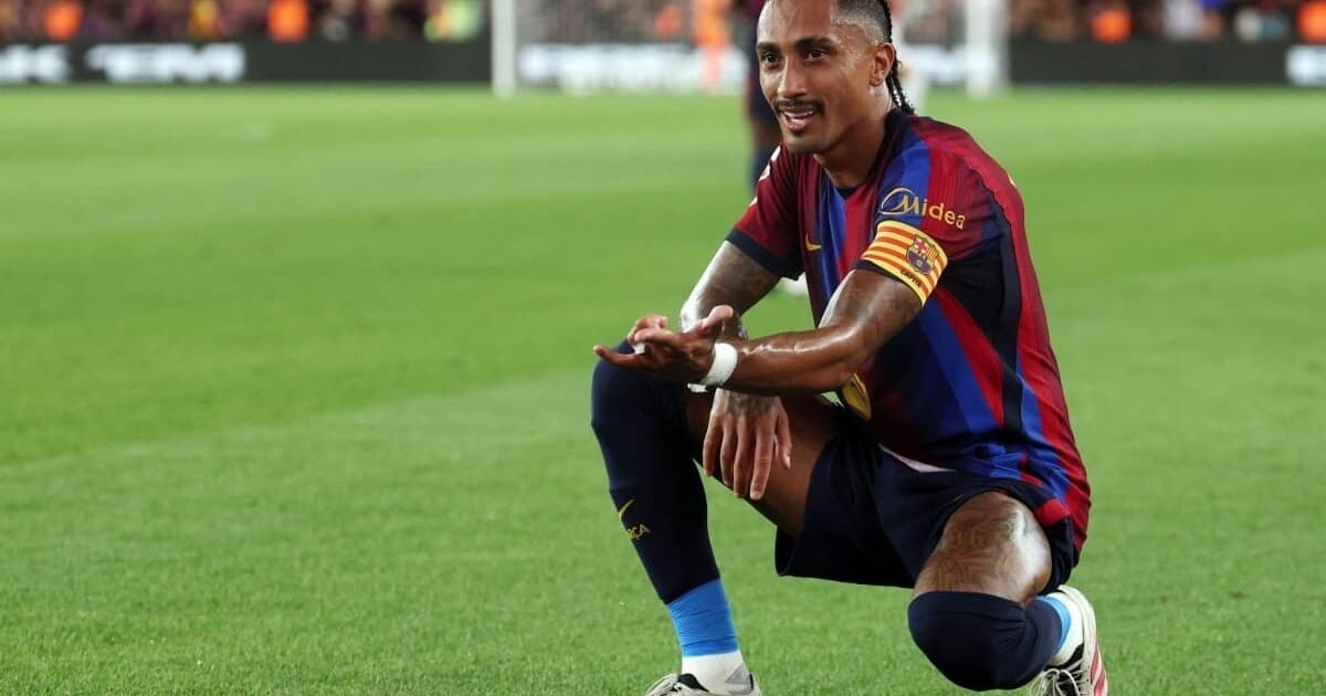 Raphinha brilha e Barcelona atropela Rayo Vallecano com show de gols