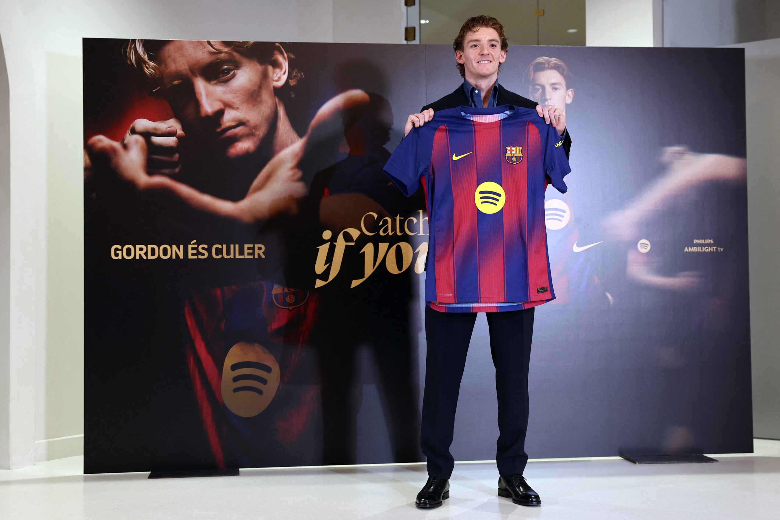 Anthony Gordon revela motivo da saída da Inglaterra e aposta no Barcelona para brilhar