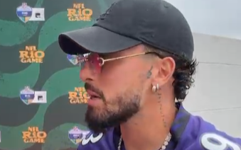 Alex Telles marca presença no NFL Rio Game e mostra torcida pelo Baltimore Ravens