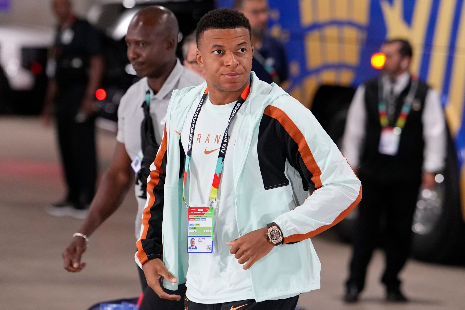 Mbappé encerra vínculo com Nike e fecha acordo com marca suíça On