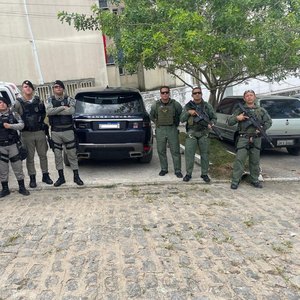 Homem é preso por descumprir medida protetiva e ameaçar ex-companheira em Maceió