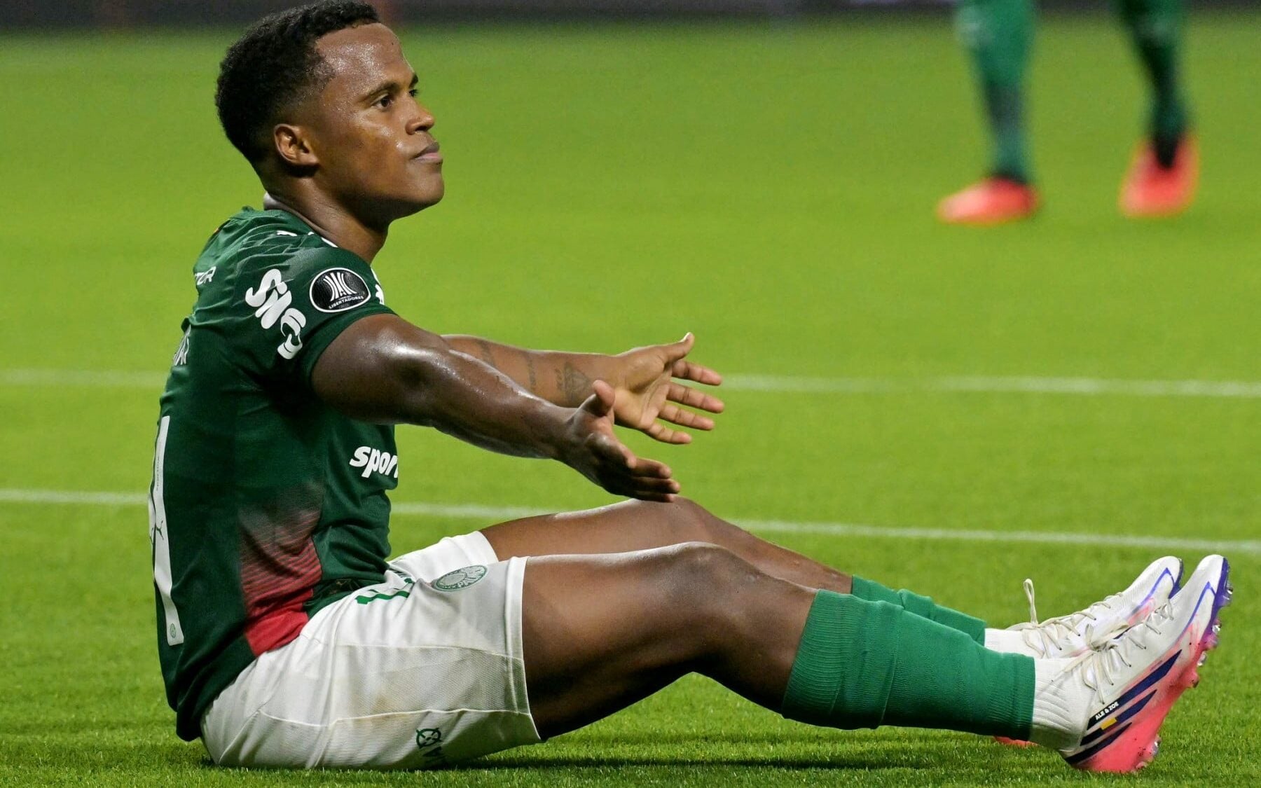 Palmeiras supera LDU com golaço de Arias e abre vantagem nas quartas da Libertadores