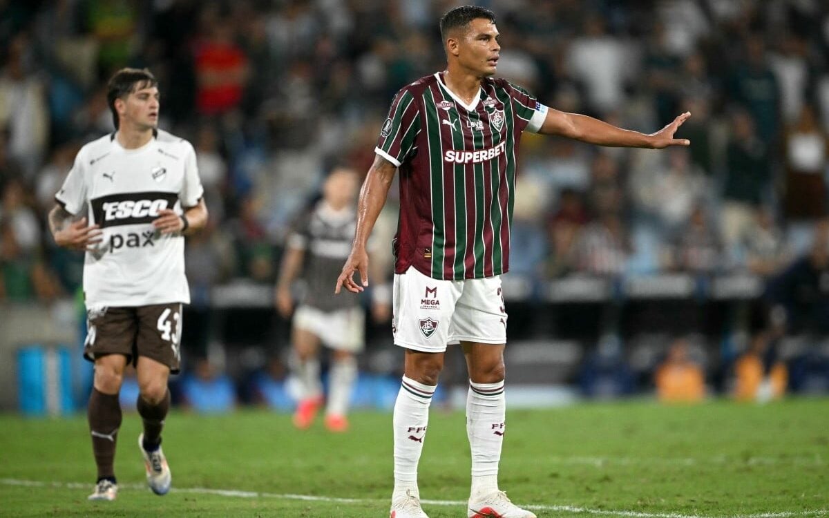 Thiago Silva surpreende com camisa número 0 após vitória do Fluminense no Maracanã