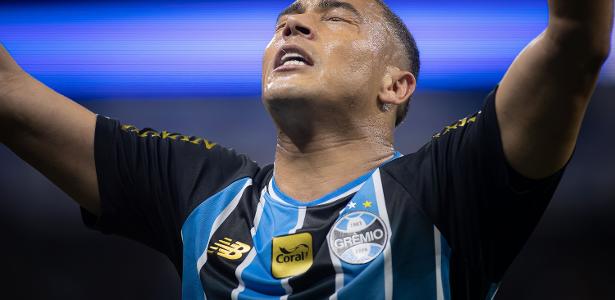 Grêmio corre para renovar contrato de Carlos Vinícius até 2028