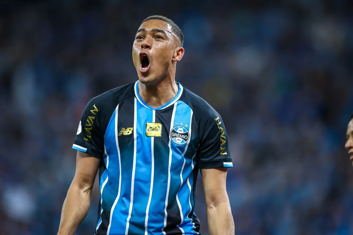 Grêmio vence Inter com público recorde e garante vaga na semifinal da Copa do Brasil