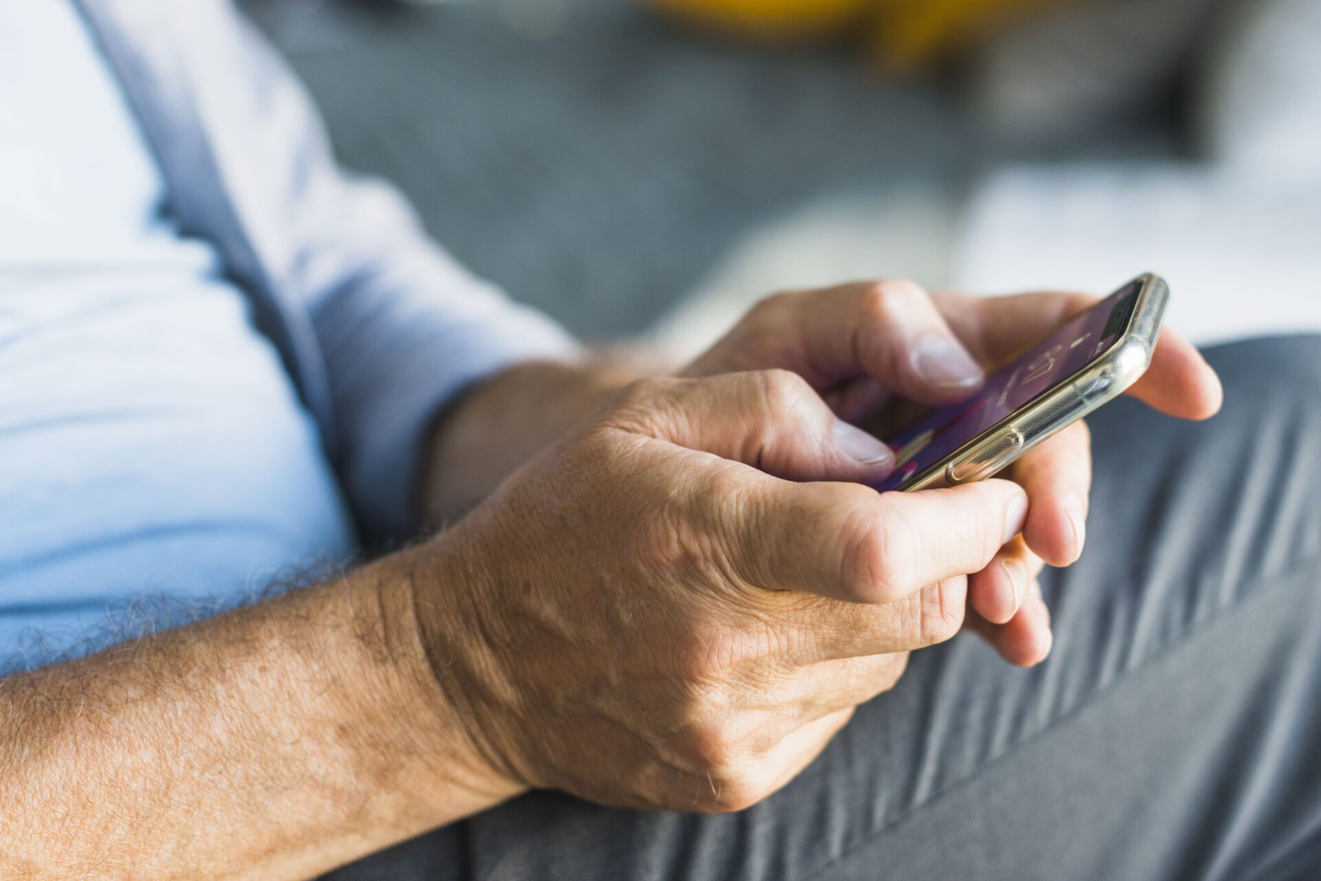 Operadora de celular é alvo de investigação por cobranças indevidas em Minas Gerais