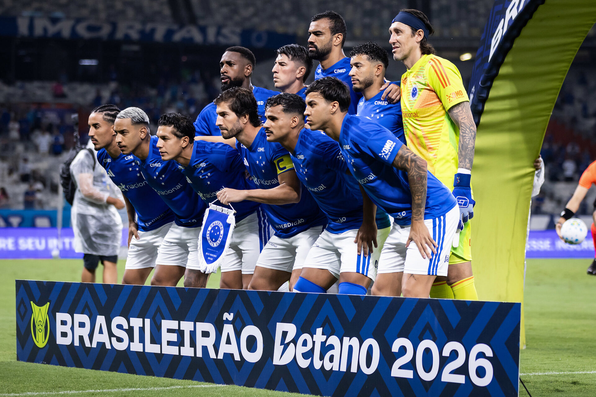 Cruzeiro busca vaga na Libertadores 2027 com duelo decisivo contra Athletico-PR