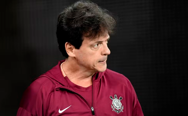 Corinthians aposta em Fernando Diniz mesmo após revés contra o Fluminense