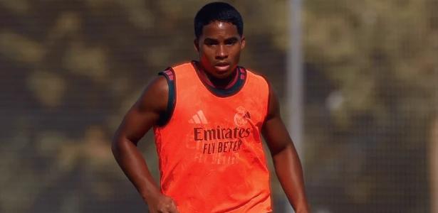 Endrick assiste apreensivo à estreia do Real Madrid na Champions contra Inter de Milão