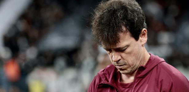 Clima de tensão no futebol brasileiro: time enfrenta dilemas e risco de queda