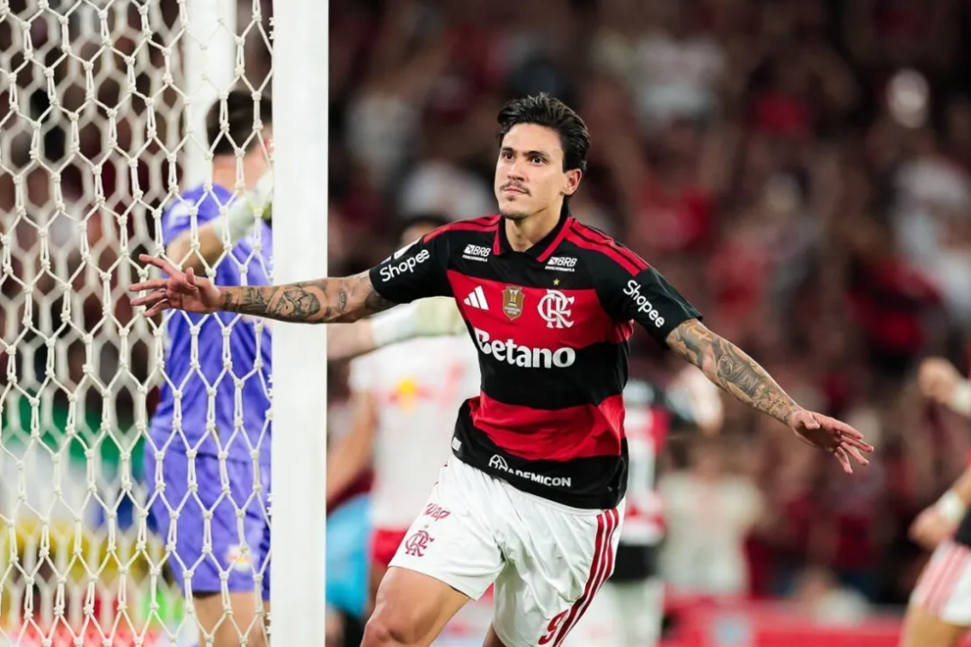 Flamengo vence Red Bull Bragantino e aumenta vantagem no Brasileirão