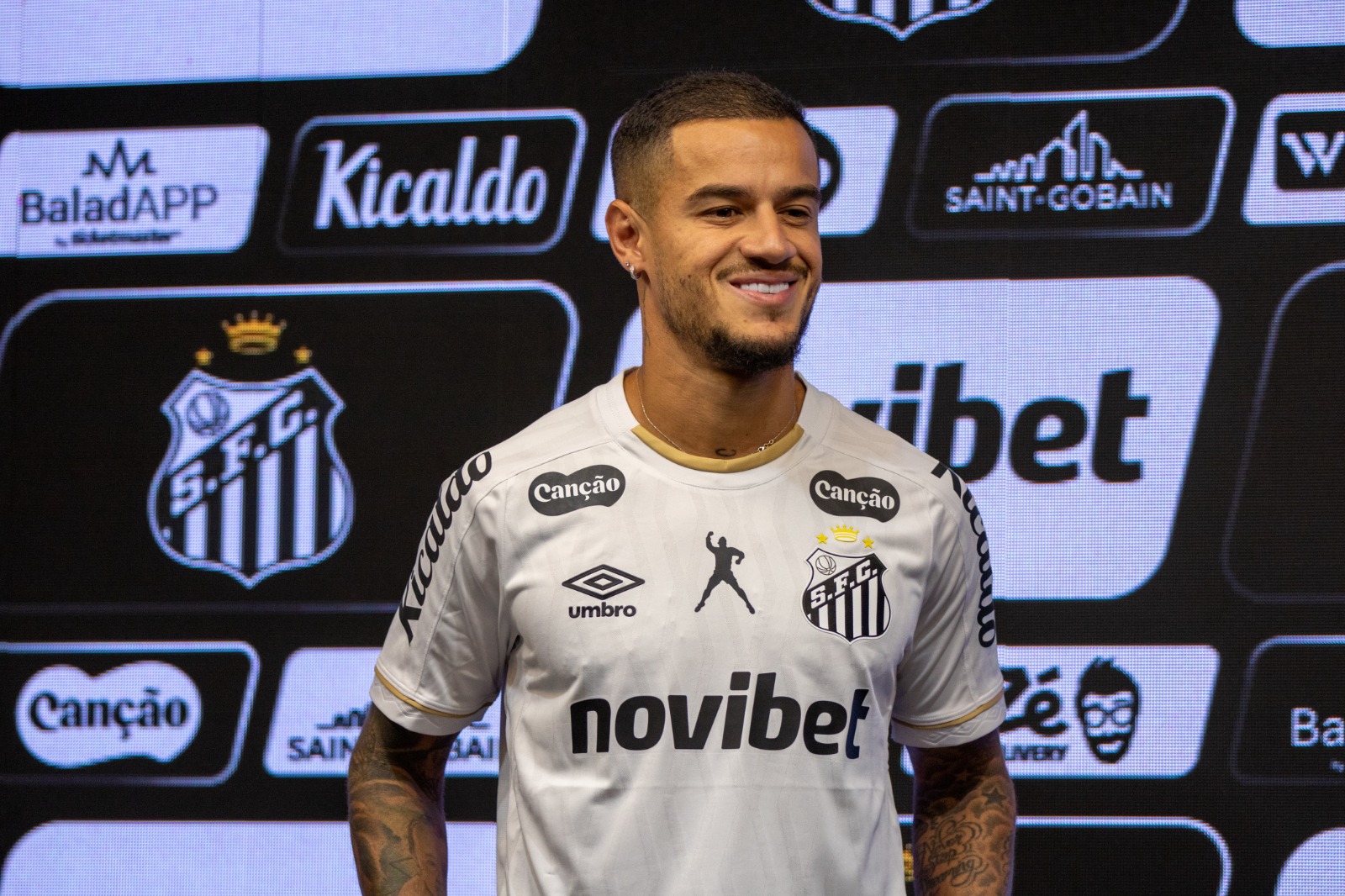 Philippe Coutinho é a nova estrela do Santos e revela influência de Neymar na volta ao Brasil
