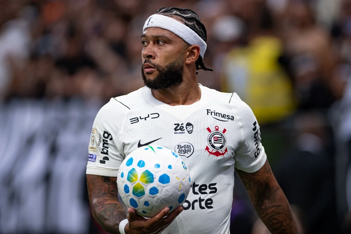 Memphis Depay reage à derrota do Corinthians para o Santos e causa repercussão nas redes