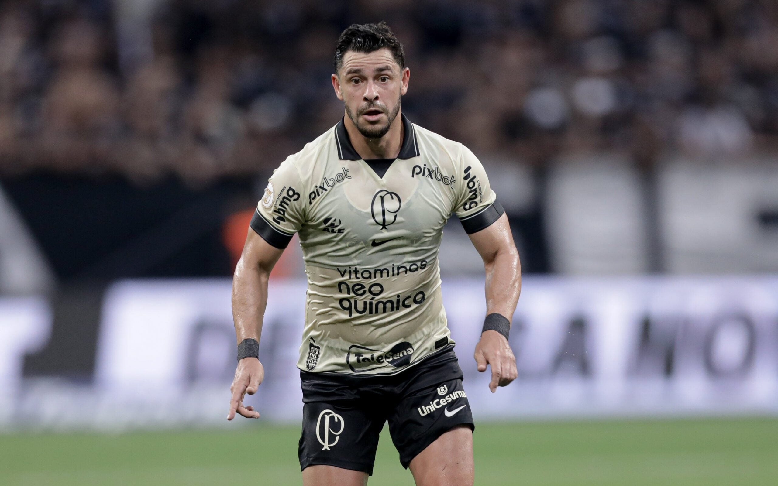Giuliano encerra carreira aos 36 anos e se despede do futebol com festa em São Paulo