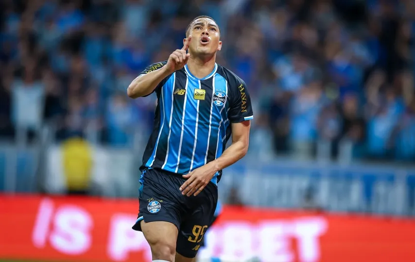 Vitória e Grêmio se enfrentam em duelo decisivo para escapar do Z-4 no Brasileirão