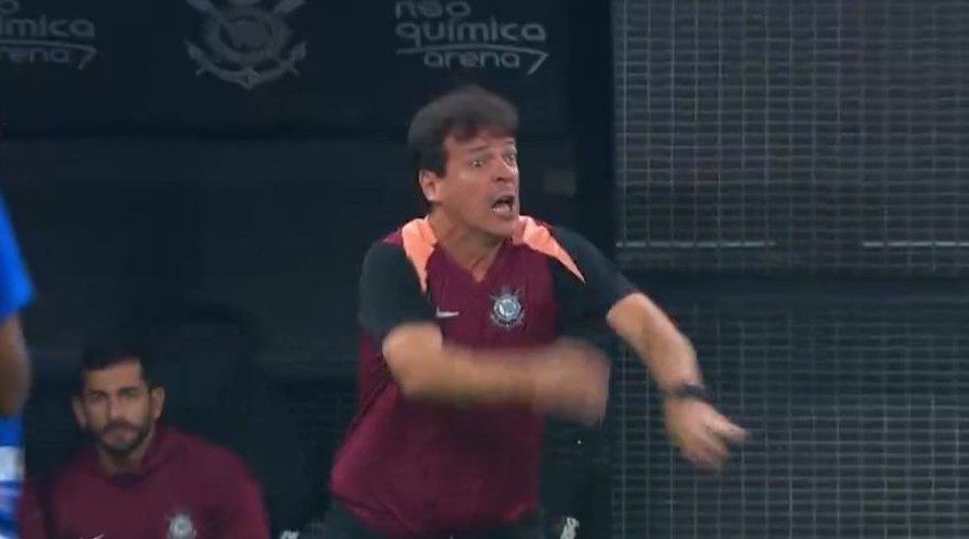 Jogadores do Corinthians se mobilizam para manter Fernando Diniz após derrota para Fluminense