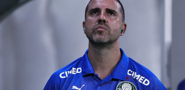 João Martins brilha como técnico interino e lidera Palmeiras contra São Paulo