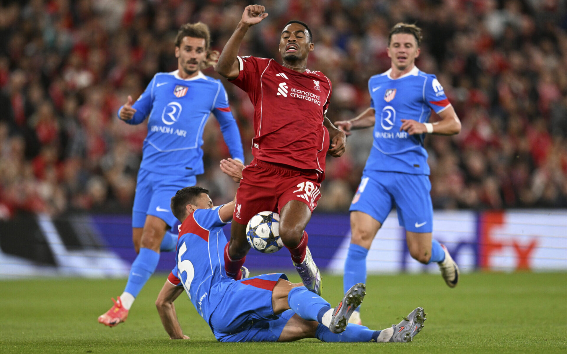 Quartas de final decisivas: Champions, Libertadores e Sul-Americana agitam a quarta-feira no futebol