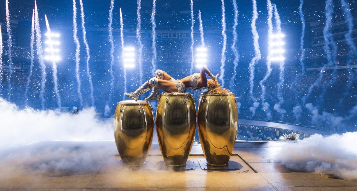 Karol G domina o cenário musical em 2026 e prepara novidades para os fãs