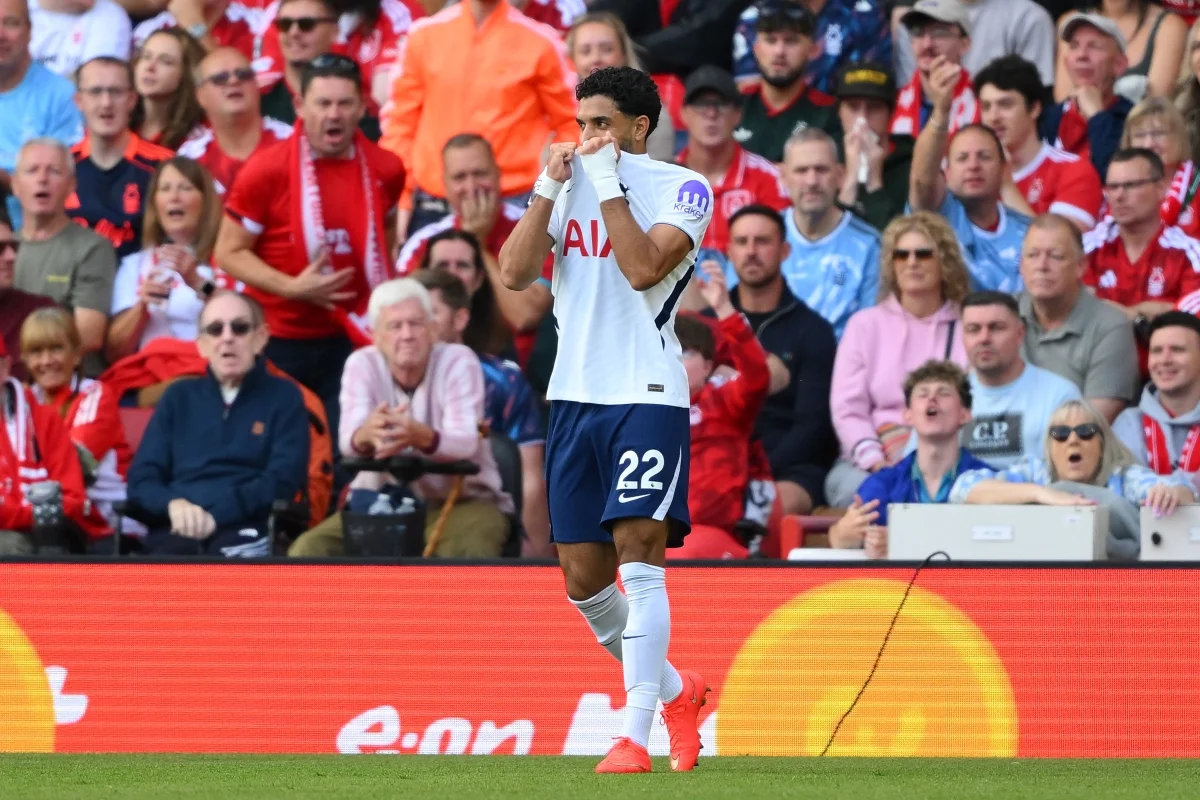 Tottenham segue sem vitória na Premier League após empate sem gols com Nottingham Forest