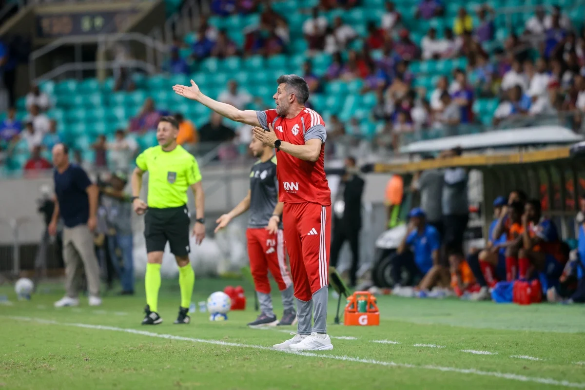 Internacional demite Paulo Pezzolano em meio à luta contra o rebaixamento