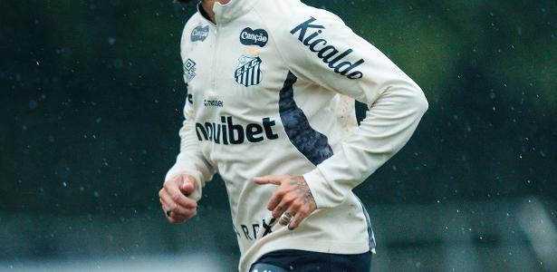 Philippe Coutinho intensifica treinos no Santos enquanto elenco aproveita folga da Data Fifa