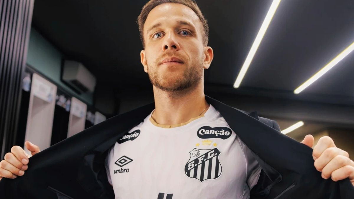 Santos acelera reformulação no elenco após fim do transfer ban e mira reforços de peso