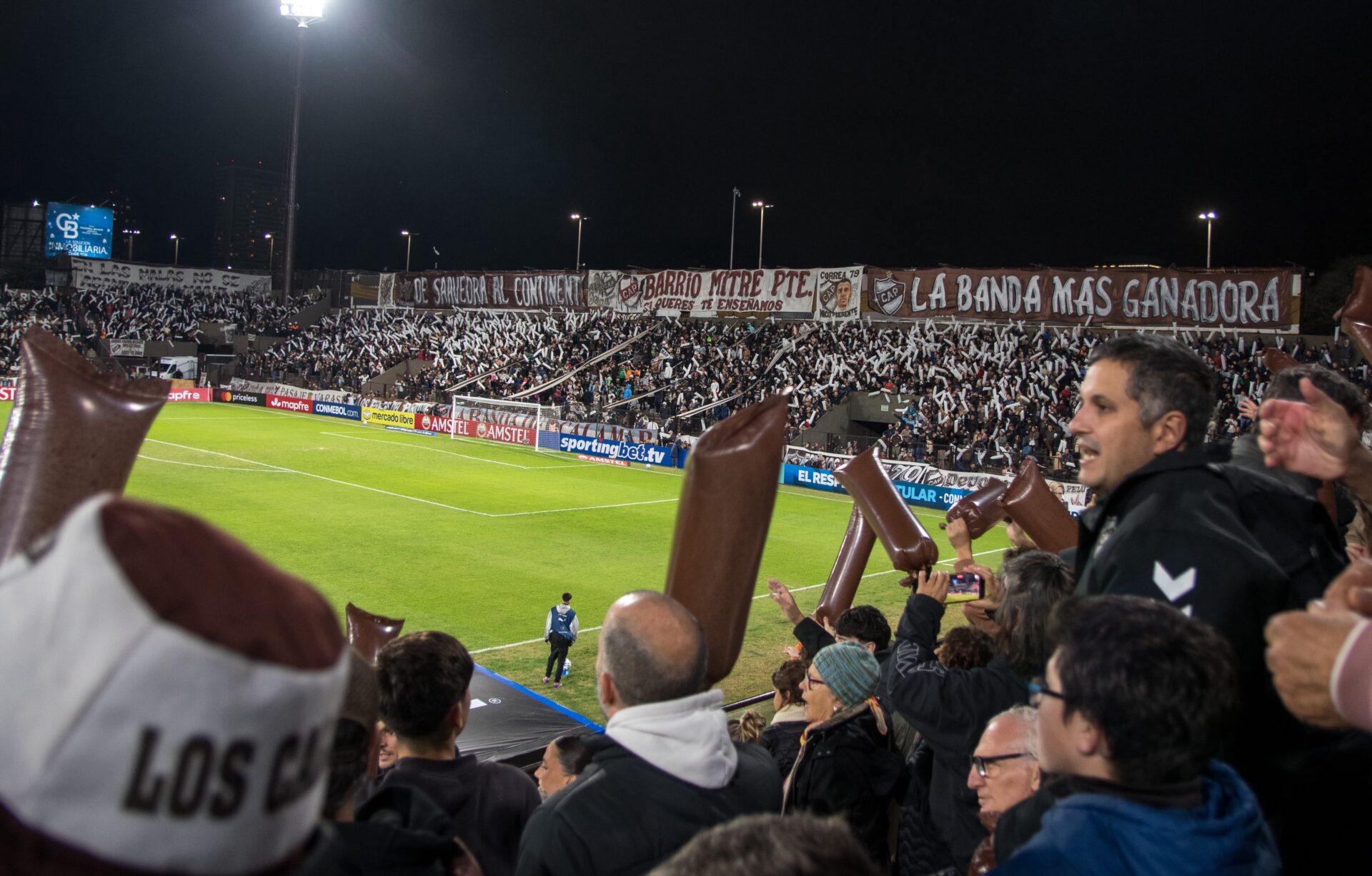 Buenos Aires: Onde os Estádios São o Coração do Futebol Raiz Argentino