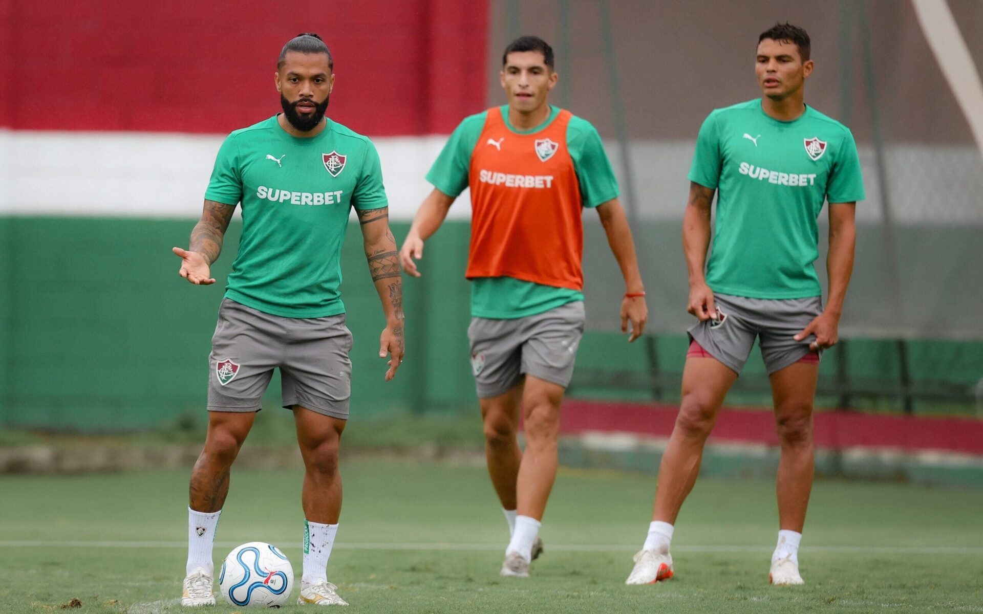 Thiago Silva e Hércules voltam aos treinos e reforçam o Fluminense para duelo decisivo na Libertadores