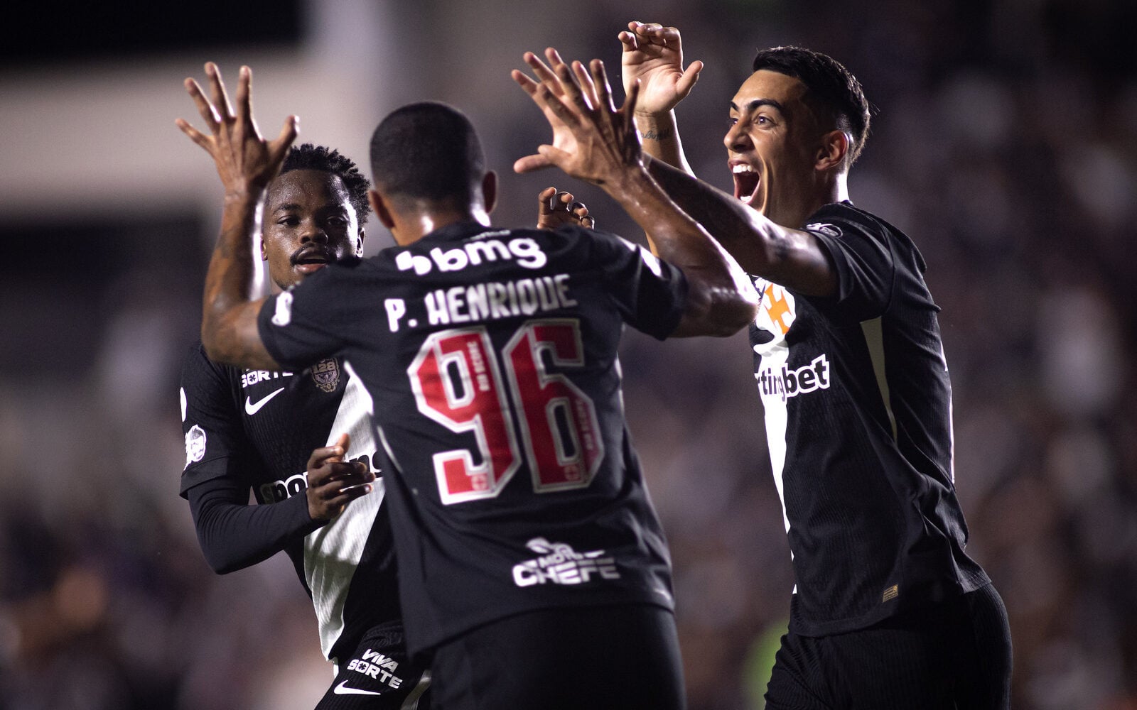 Vasco entre glórias continentais e desafios no Brasileirão: como o clube vive essa dualidade