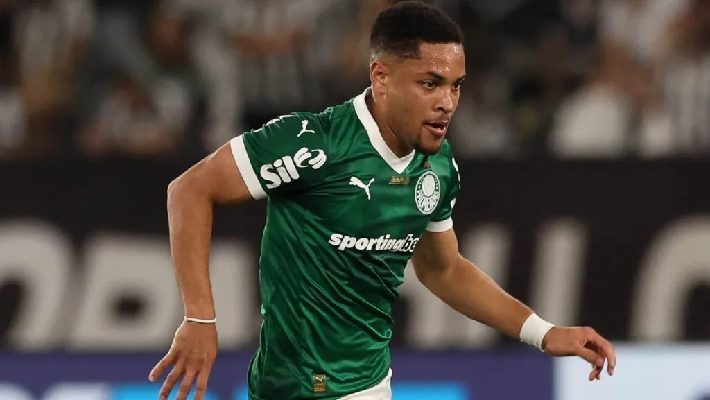 Palmeiras mantém viva a esperança tripla e surpreende no clássico contra São Paulo