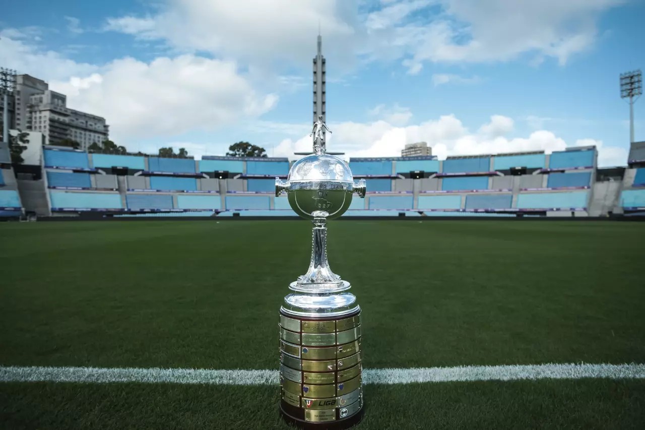 Conmebol convoca clubes semifinalistas para reunião decisiva sobre Libertadores e Sul-Americana