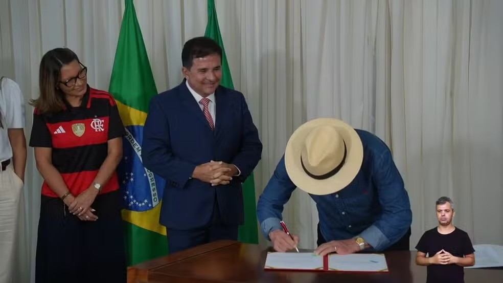Lula sanciona lei para impulsionar o futebol feminino e promover igualdade salarial