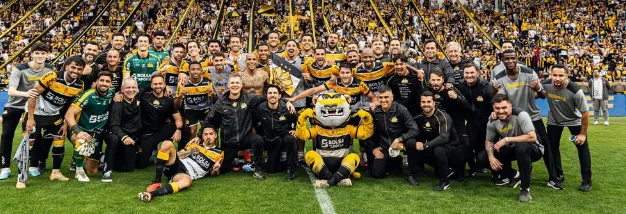 Futebol agita o domingo com jogos decisivos e resultados surpreendentes