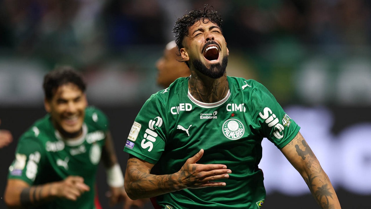Flamengo e Palmeiras se enfrentam em clássico decisivo pelo topo da tabela