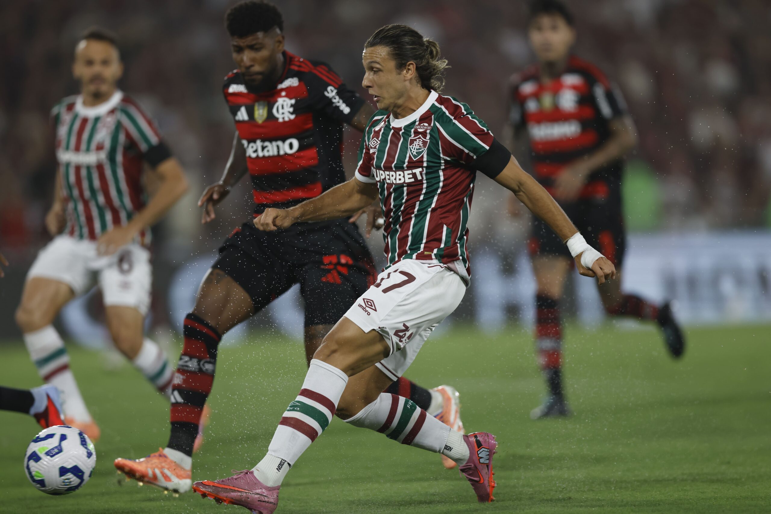 Flamengo e Fluminense se unem em protesto contra proibição das apostas no clássico do Brasileiro