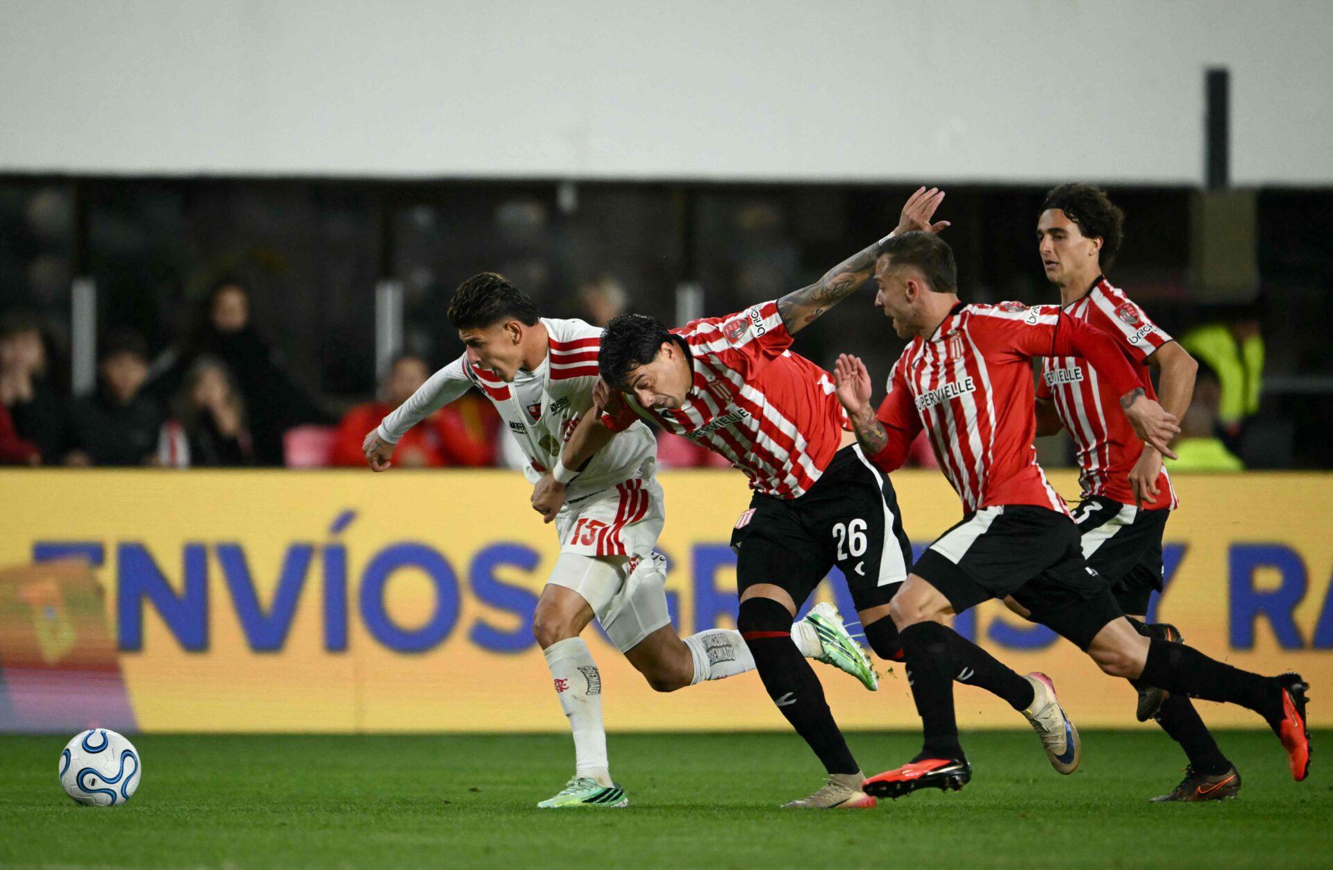 Flamengo enfrenta Estudiantes em La Plata e busca recuperação na Libertadores