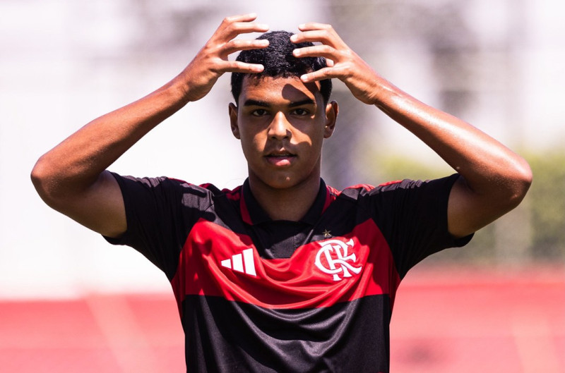 Jean Carlos, jovem promessa do Flamengo, encara desafio internacional na Messi Cup 2026