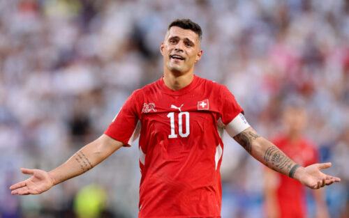 Xhaka, capitão da Suíça, é multado por uso de certificado de vacinação falso