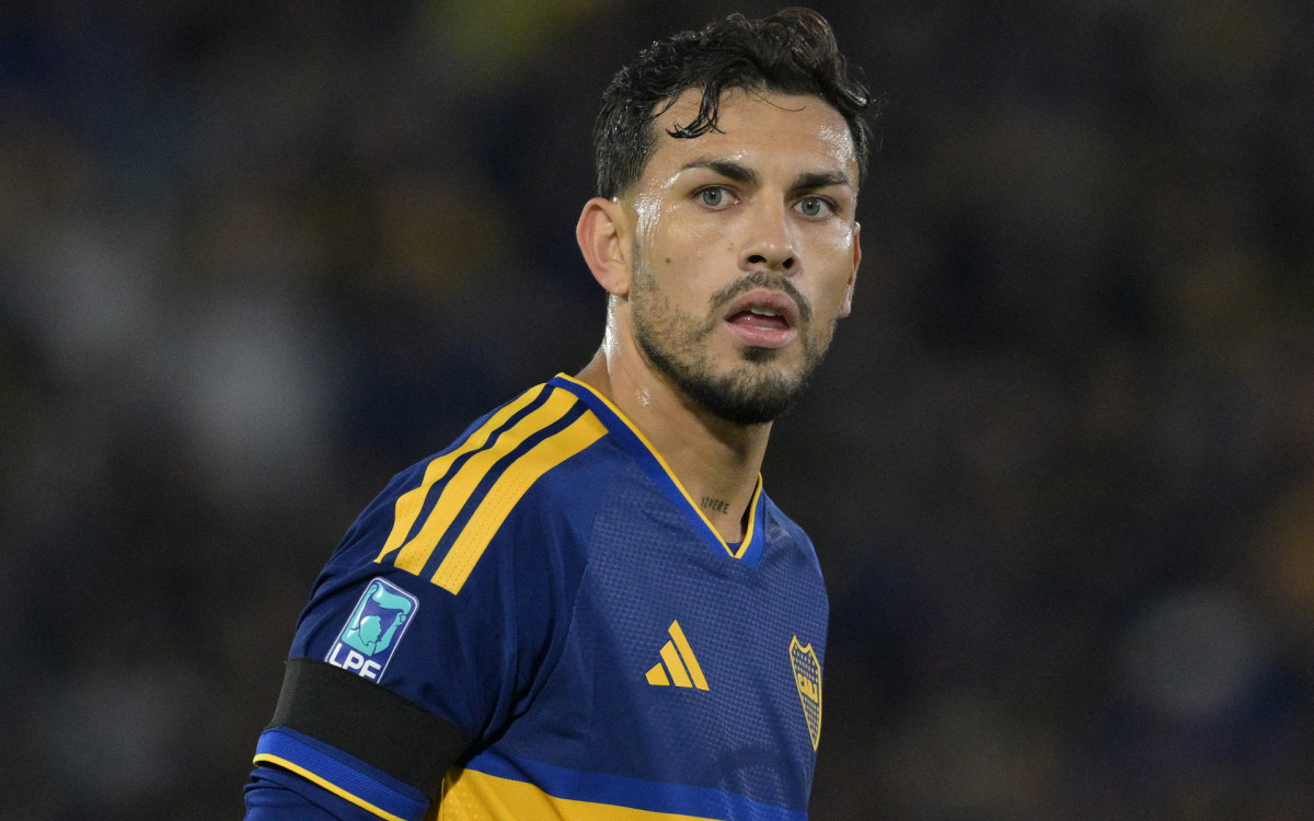Paredes volta ao Boca Juniors e está relacionado para duelo contra o Vasco